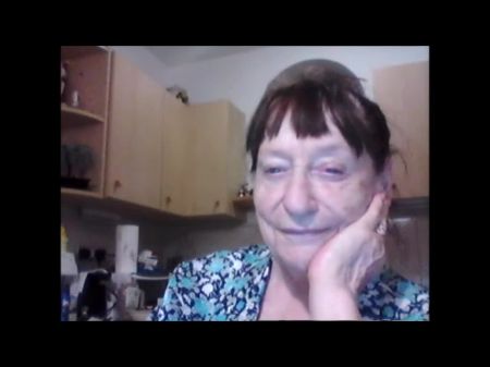pisciata nonna italiana