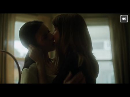 lesbian kissing